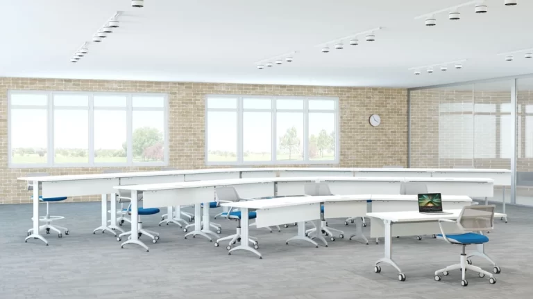 Mobile training tables arranged for group use