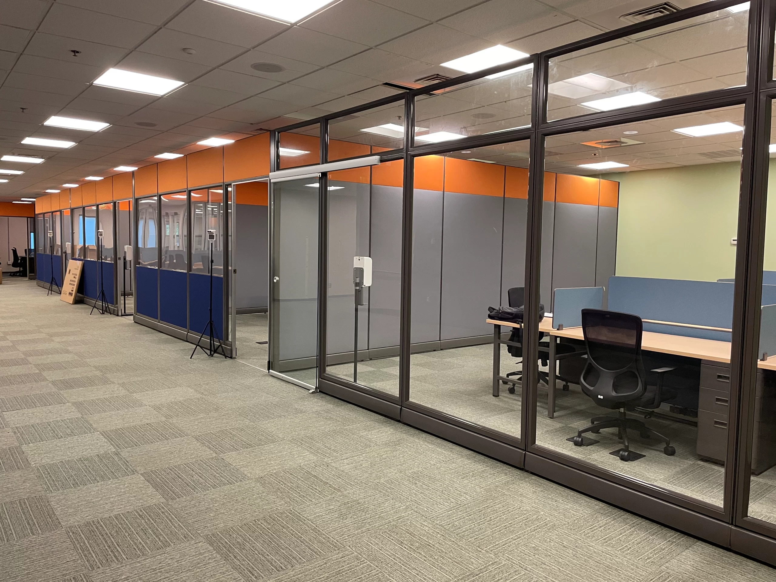 Dividing office with partition walls